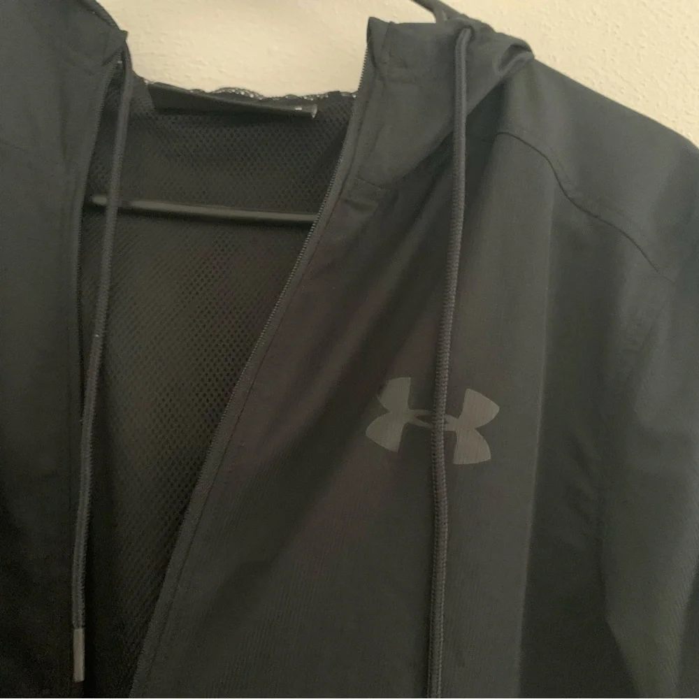 Under Armour Men's Black Windbreaker